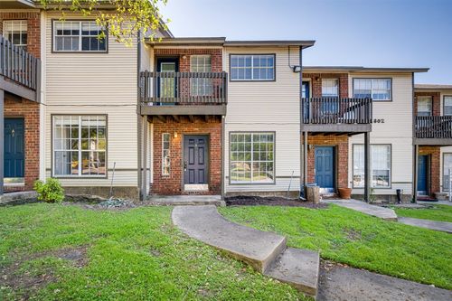 apt-d-1824 River Crossing Cir, Austin, TX, 78741-3282 | Card Image