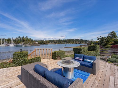 10680 Blue Heron Rd, North Saanich, BC, V8L3X9 | Card Image