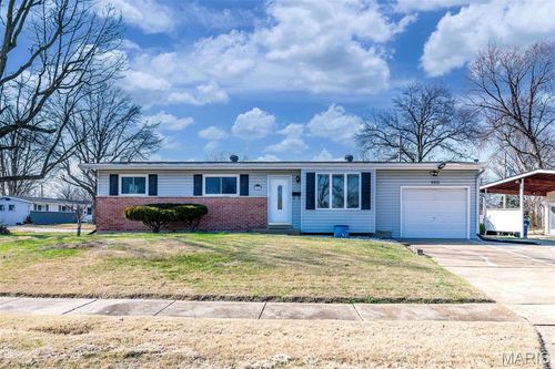 660 Crabapple Ln, Florissant, MO, 63031-2212 | Card Image
