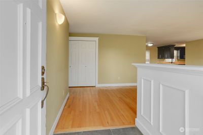 Entry with bookshelf to the right | Image 3