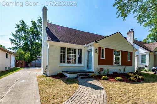 10425 Elgin Ave, Huntington Woods, MI, 48070-1503 | Card Image