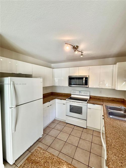 2206 Nw 170th Ave, Pembroke Pines, FL, 33028-2005 | Card Image
