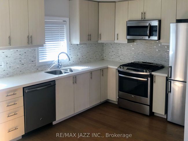 202 - 1303 Bayview Ave, Home with 2 bedrooms, 1 bathrooms and null parking in Toronto ON | Image 10