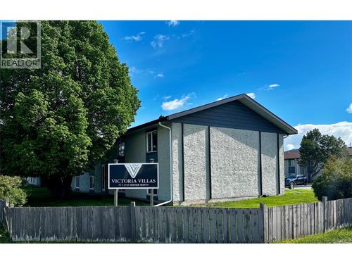10-717 10th Ave S, Cranbrook, BC, V1C2M9 | Card Image