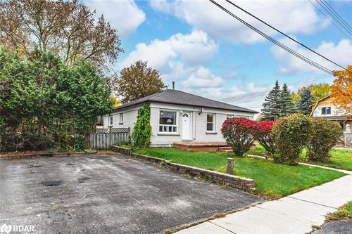 34/36 Centre St, Angus, ON, L0M1B0 | Card Image