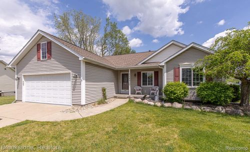 4289 Covey Ln, Grand Blanc, MI, 48439-9637 | Card Image