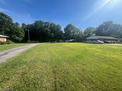 9400 Glen Cross Dr, Kernersville, NC, 27284-9037 | Card Image