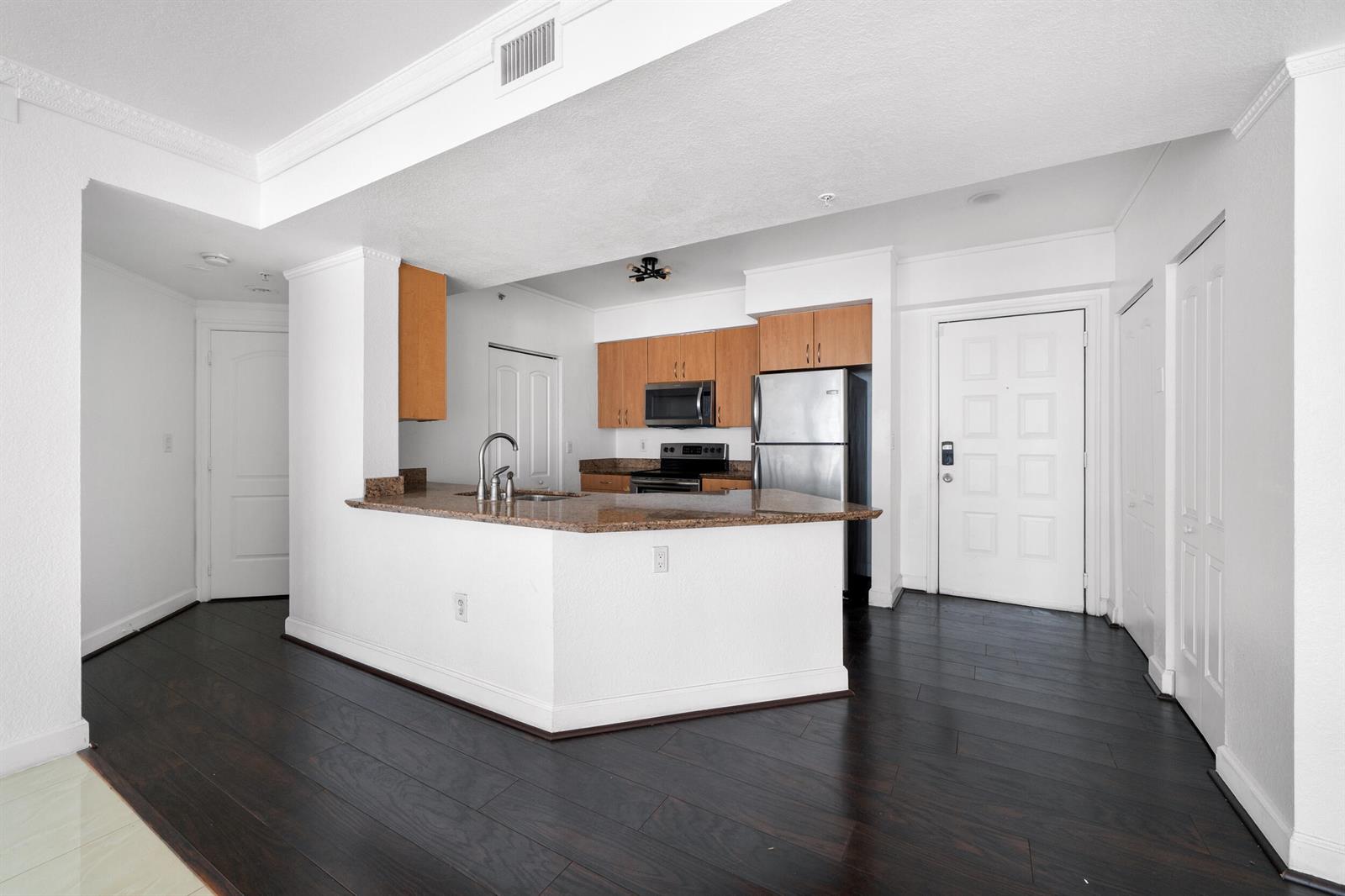 Residential Lease in Hollywood 2