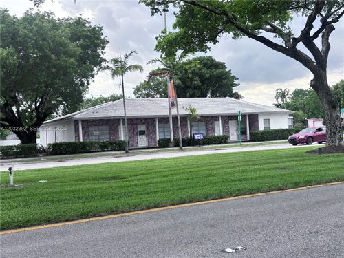 17280 Ne 19th Ave, North Miami Beach, FL, 33162-2210 | Card Image