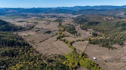 5961 Lookingglass Road, Roseburg, OR, 97471 | Card Image