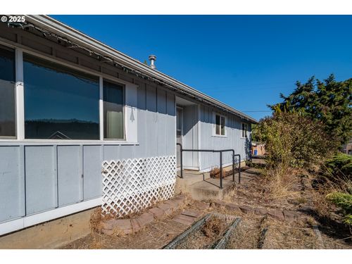 90 Ne Darrell Ave, Winston, OR, 97496-6553 | Card Image
