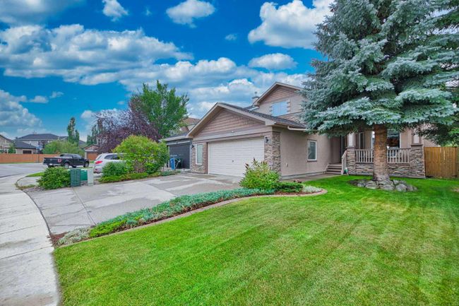 11 Chapala Terrace Se, Home with 4 bedrooms, 3 bathrooms and 4 parking in Calgary AB | Image 1