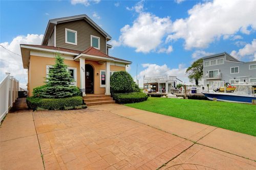 894 Bay 9th St, West Islip, NY, 11795-4739 | Card Image