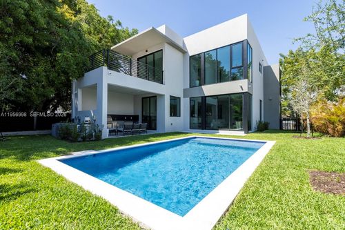 3200 Thomas Ave, Miami, FL, 33133-5826 | Card Image