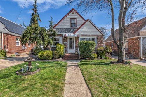 495 Harding Ave, West Hempstead, NY, 11552-2701 | Card Image