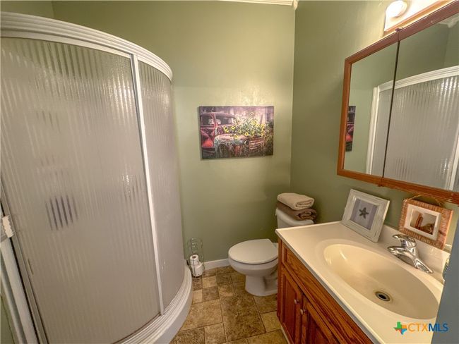 205 Hubbard Street, House other with 5 bedrooms, 3 bathrooms and null parking in Yoakum TX | Image 39