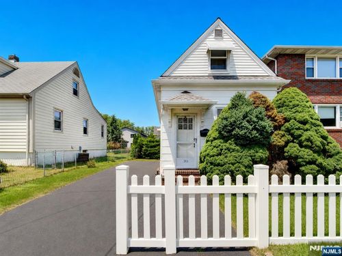 213 Kipp Avenue, Elmwood Park, NJ, 07407 | Card Image