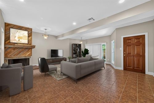 apt-17-12625 Memorial Dr, Houston, TX, 77024-4813 | Card Image