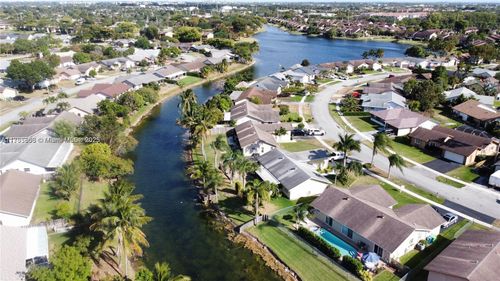 9349 Nw 47th St, Sunrise, FL, 33351-5211 | Card Image