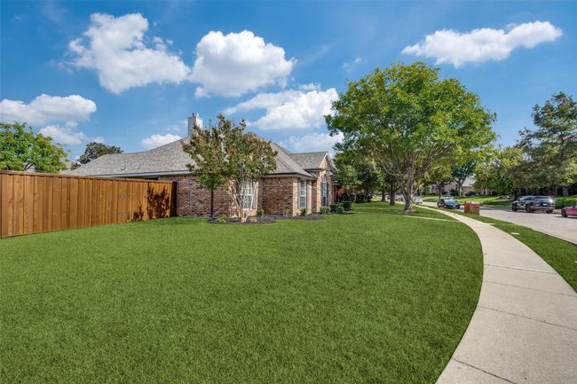 Extensive side yard with new privacy fence. | Image 22