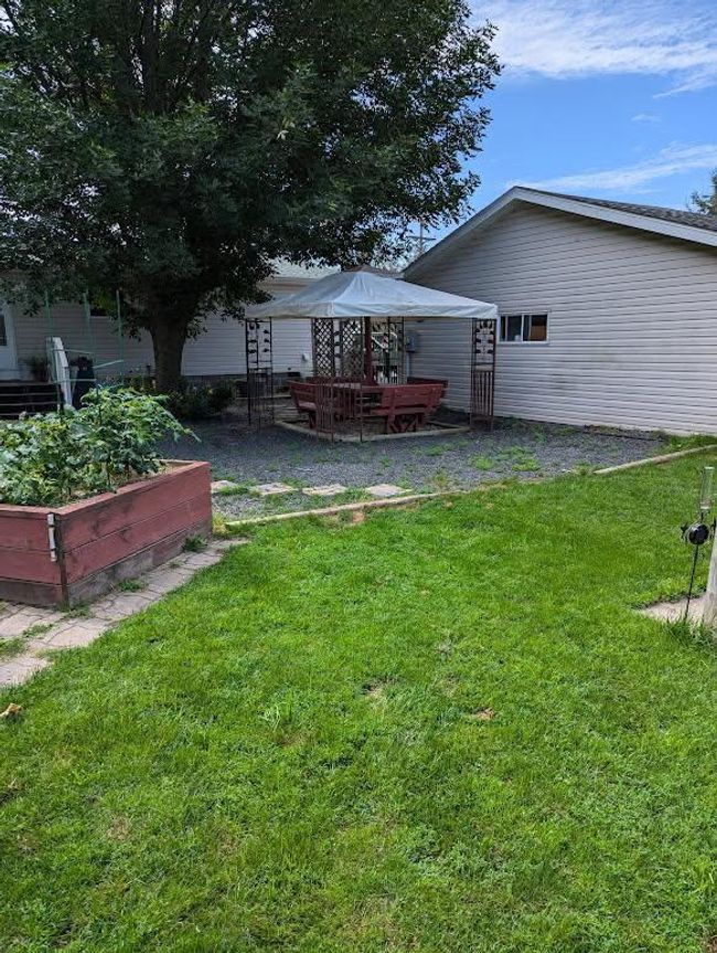 shaded sitting area in backyard | Image 36