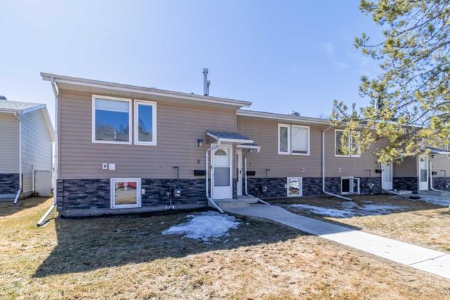 8 - 5943 60 A Street, Home with 3 bedrooms, 1 bathrooms and 1 parking in Red Deer AB | Image 1