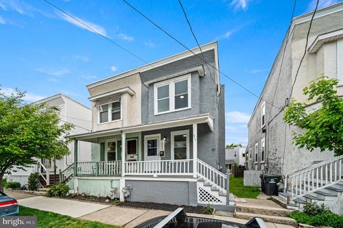 211 Morris St, PHOENIXVILLE, PA, 19460-4331 | Card Image