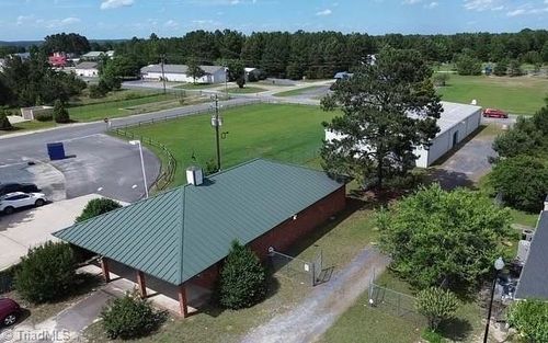 4235 7 Lakes Plz, West End, NC, 27376-8351 | Card Image