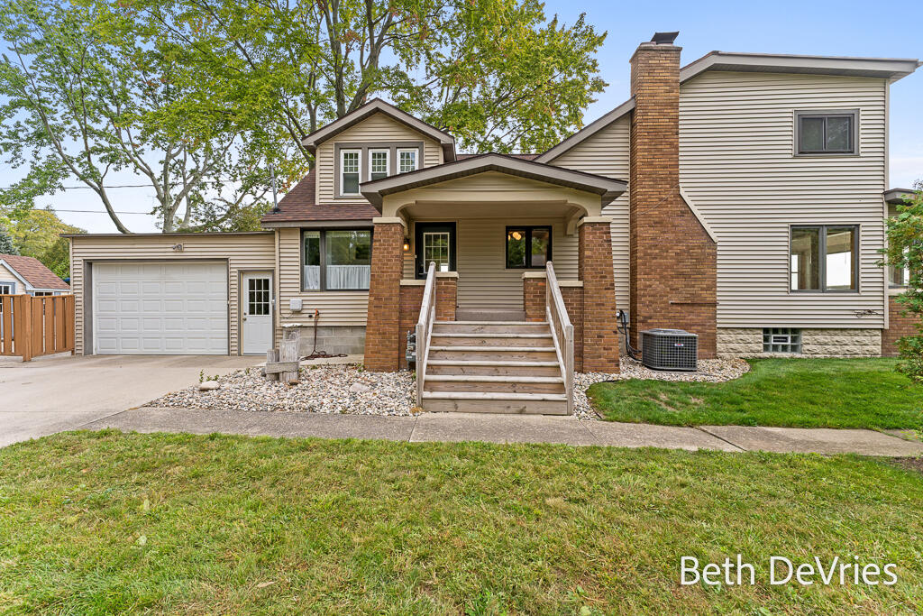 Lakeshore Blvd, Norton Shores, MI 49444