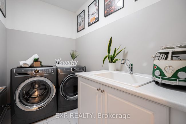 42 Prunella Cres, House attached with 4 bedrooms, 4 bathrooms and 4 parking in Holland Landing ON | Image 32