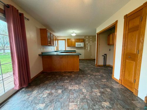 401 17th St W, Glencoe, MN, 55336-1152 | Card Image