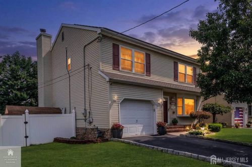 266 Thomas St, Woodbridge, NJ, 07095-2215 | Card Image