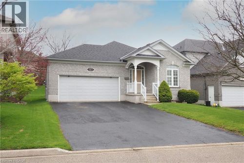 565 Springwater Dr, Waterloo, ON, N2V2K6 | Card Image