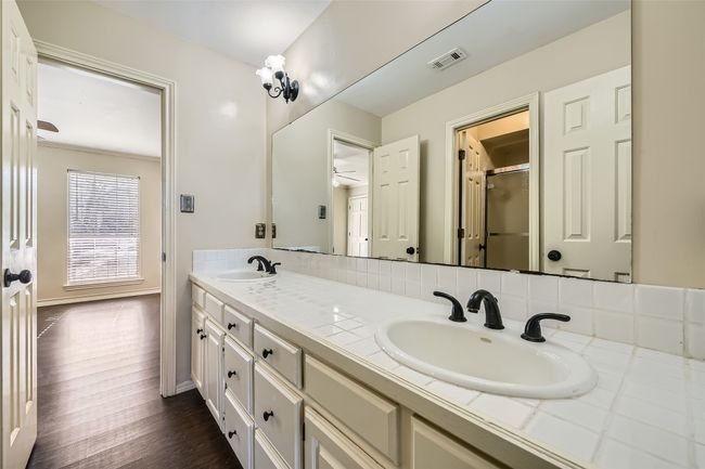 with it's own ensuite. | Image 32