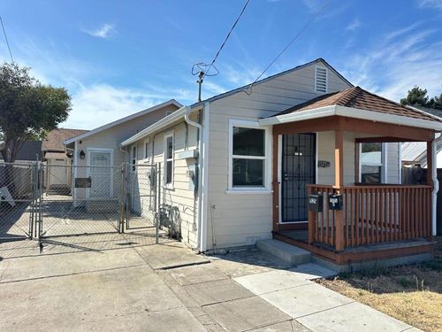 1525 Thrush Ave, Ashland, CA, 94578-2045 | Card Image