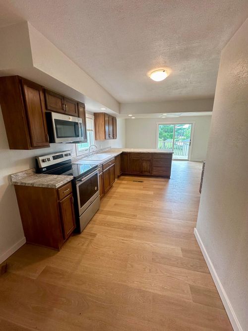 209 Independence Ave S, Clarks Grove, MN, 56016-7706 | Card Image