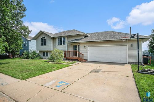 605 E Kevin Dr, Tea, SD, 57064-2061 | Card Image
