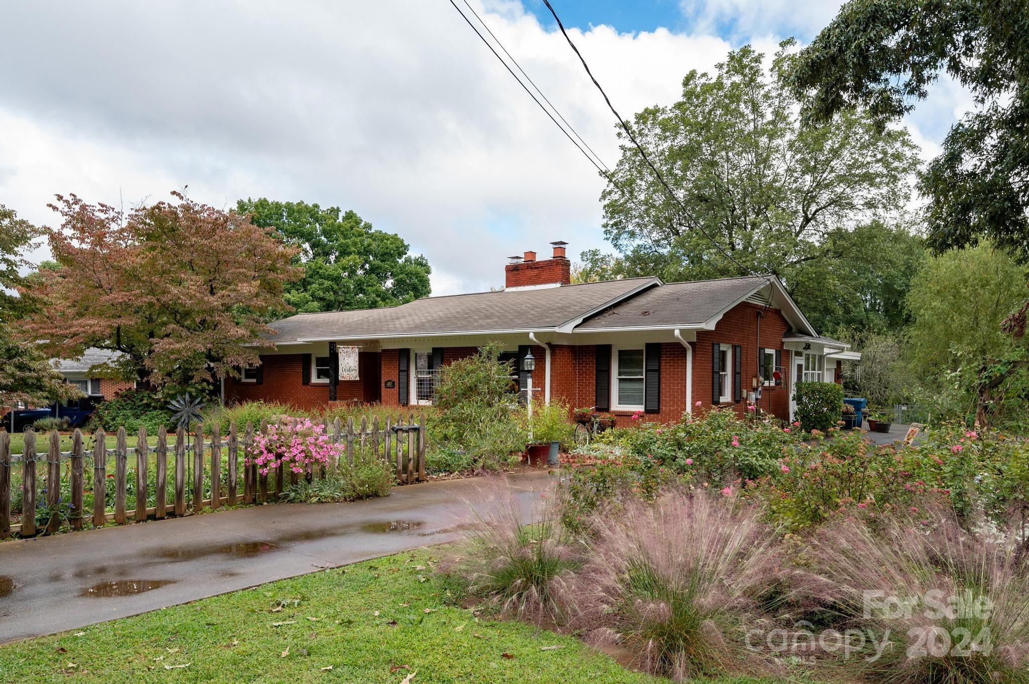 12th Ave, Hickory, NC 28601