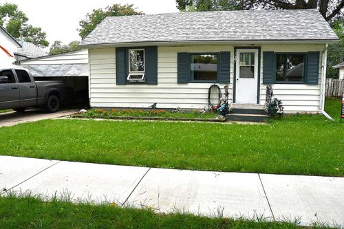 127 2 St E, Brooks, AB, T1R0G9 | Card Image