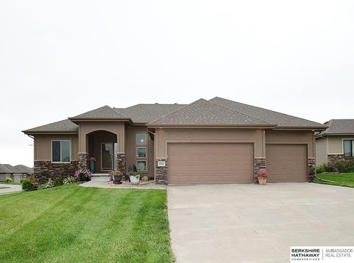 20803 William St, Elkhorn, NE, 68022-2204 | Card Image