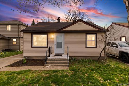 7426 Floral St, Westland, MI, 48185-2616 | Card Image
