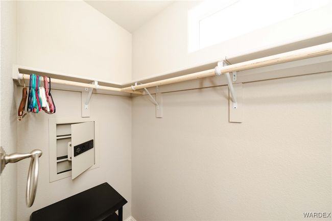 Closet | Image 24