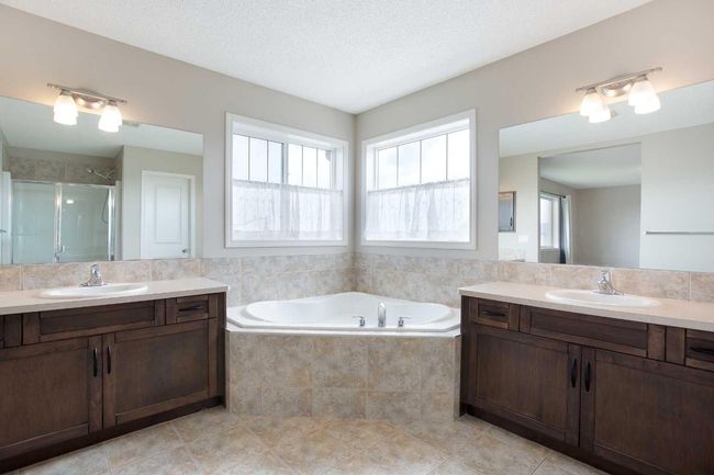 32 Drake Landing Hill, House other with 3 bedrooms, 3 bathrooms and 4 parking in Okotoks AB | Image 27
