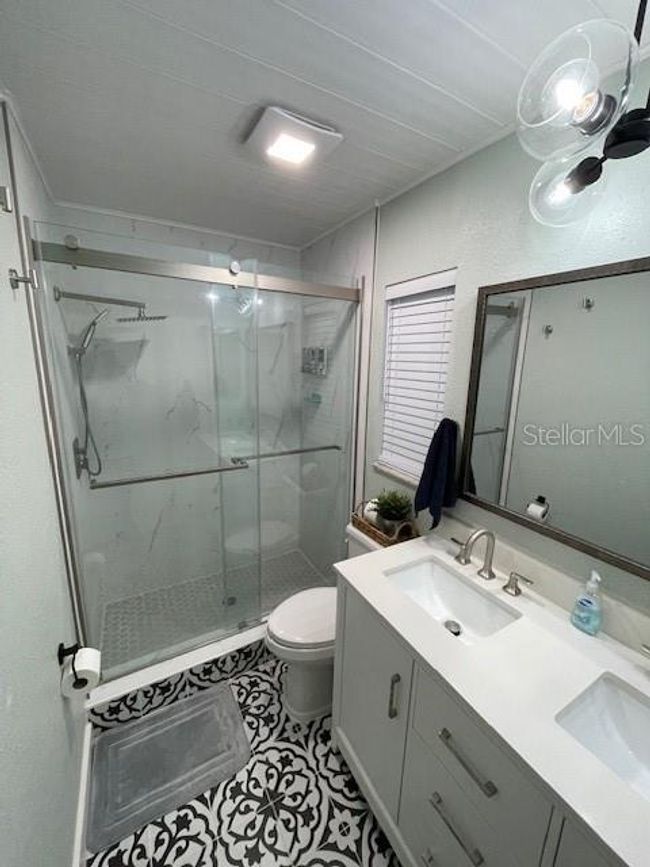 Primary Bathroom | Image 15