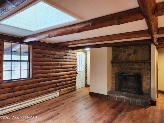 Entry & Fireplace | Image 23