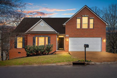 719 E Woodlands Trl, Nashville, TN, 37211-7433 | Card Image