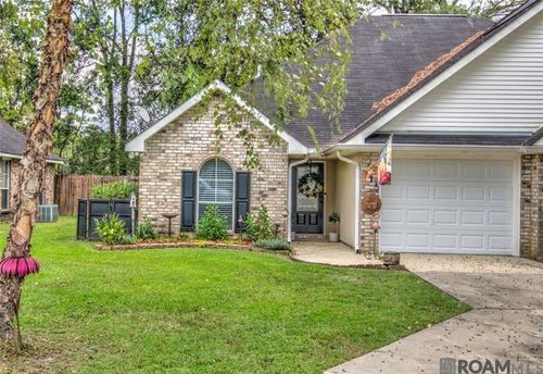 111 S Gate Dr, Ponchatoula, LA, 70454-9400 | Card Image