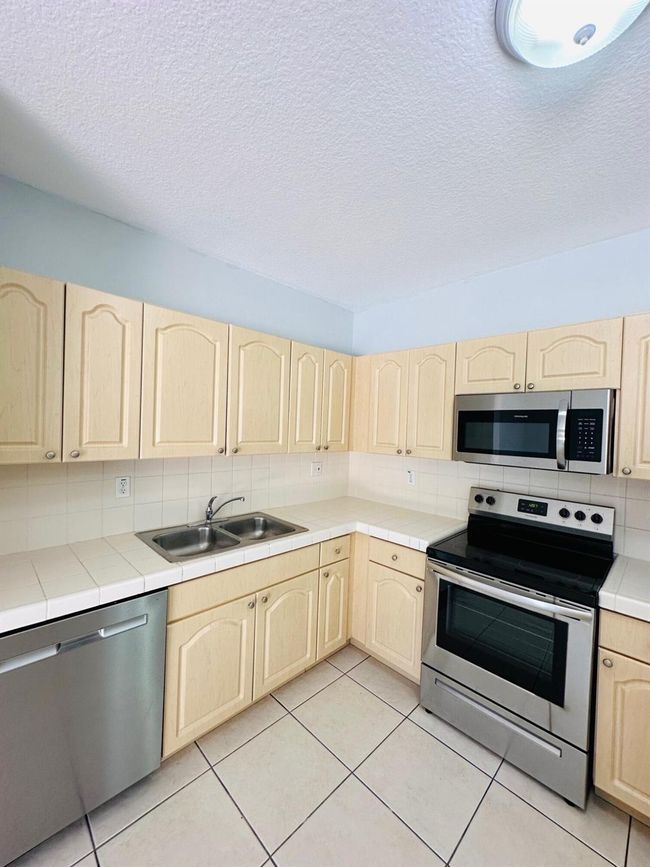 15 - 3891 Sw 147th Avenue, For Sale in Miami - Zoocasa