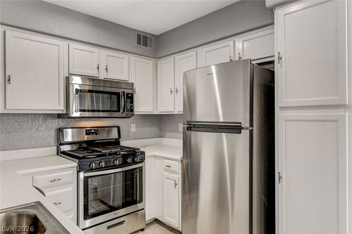 101-3120 Tarpon Dr, Las Vegas, NV, 89120-5137 | Card Image
