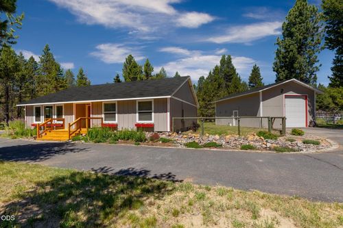 55219 Lazy River Dr, Bend, OR, 97707-2562 | Card Image